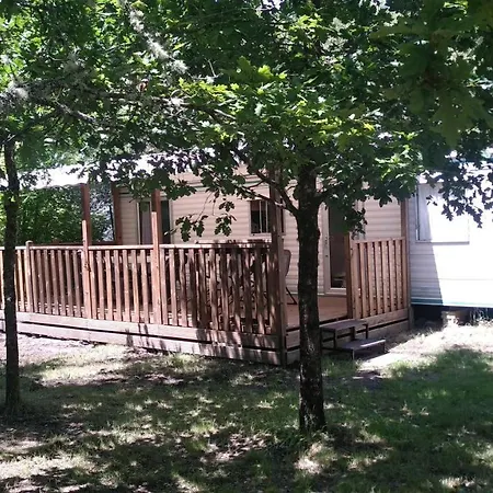 مكان تخييم Baradis *